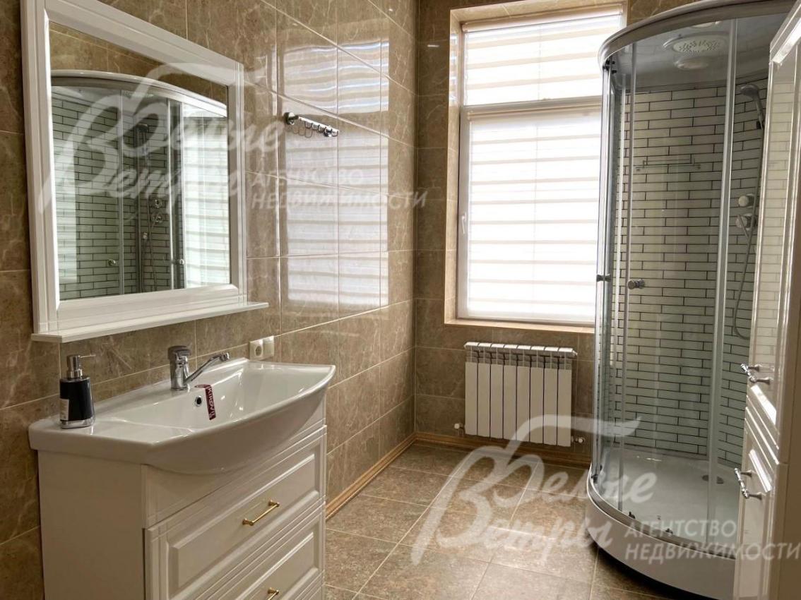 Санузел с душевой на 2ом этаже.