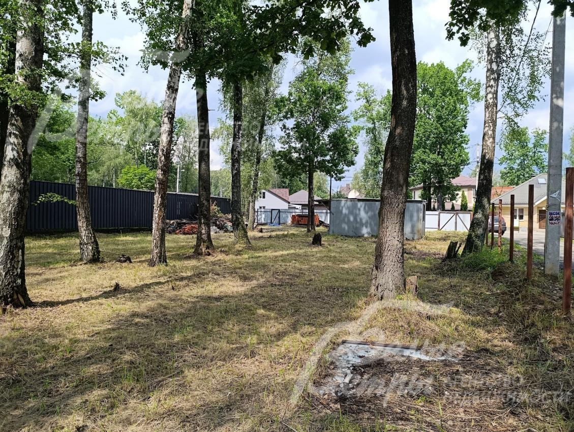 Участок подходит для реализации любых ландшафтных проектов - от классического садового дизайна до современных архитектурных решений