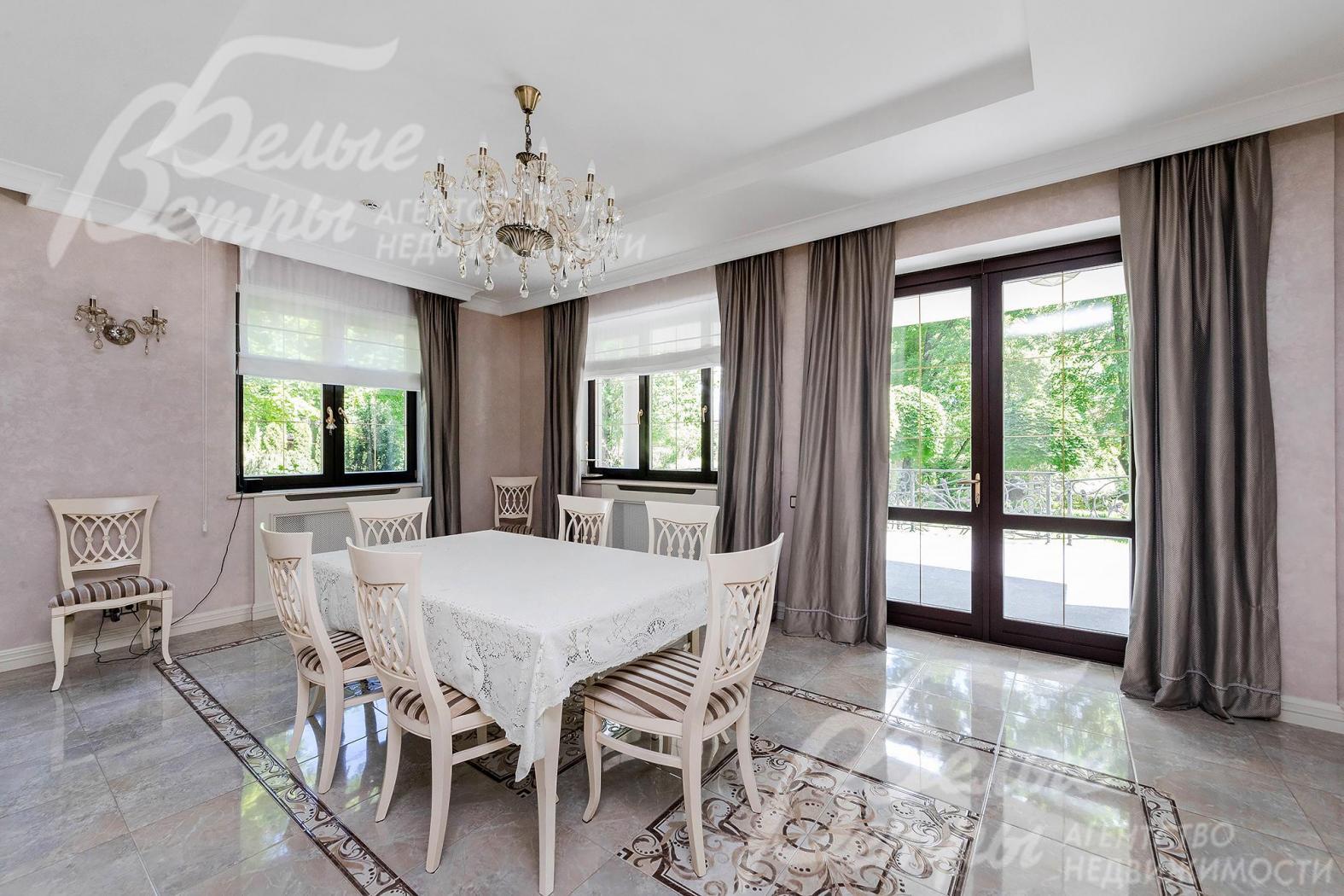 Столовая с выходом на терассу