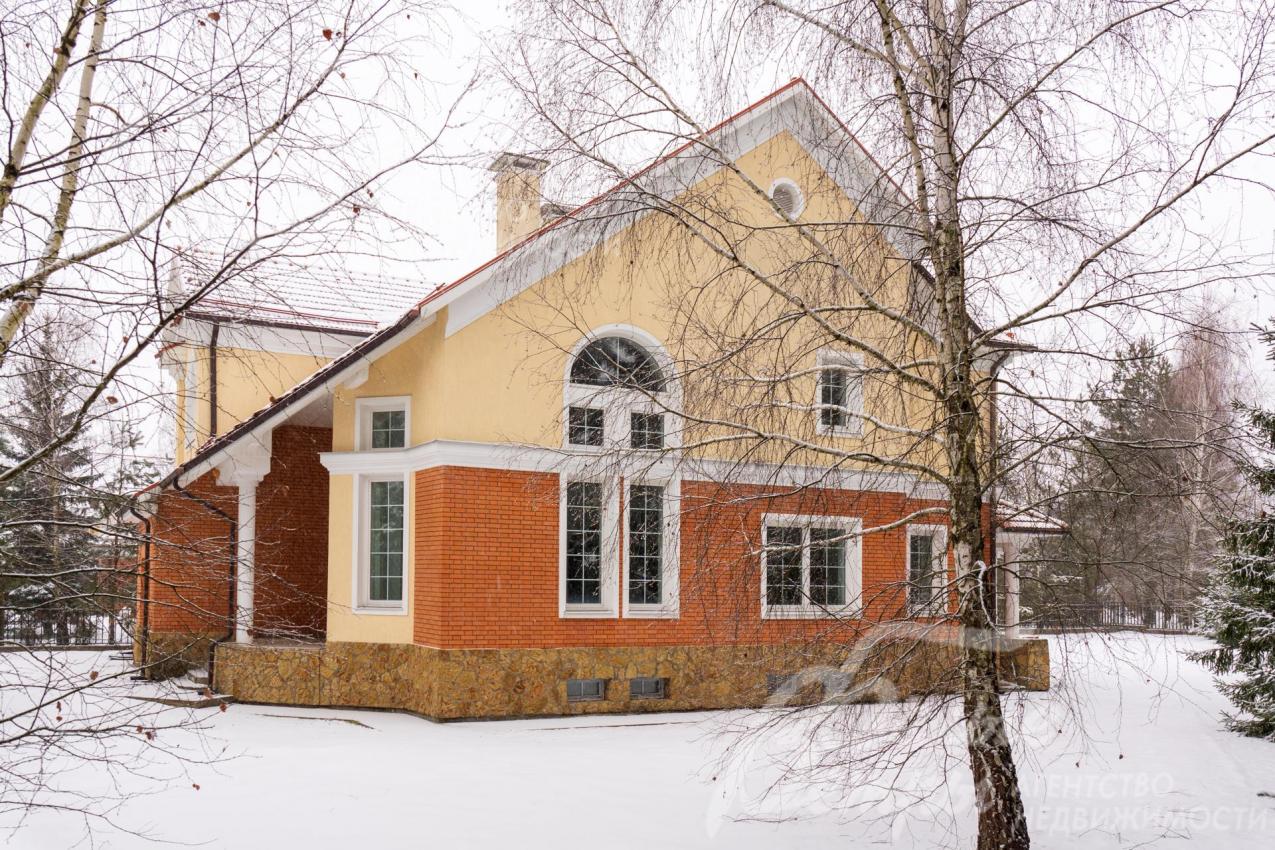 Кирпичный дом на участке 13 соток в охраняемом коттеджном поселке Величъ