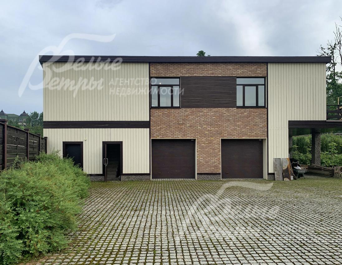 Гараж с квартирой для перосонала