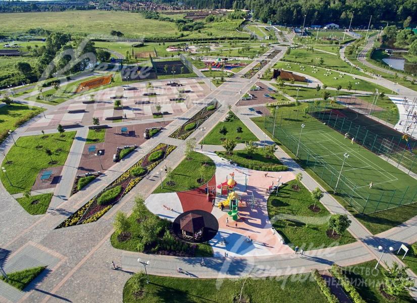 Спортивный парк "Красная Пахра" расположен вблизи поселка