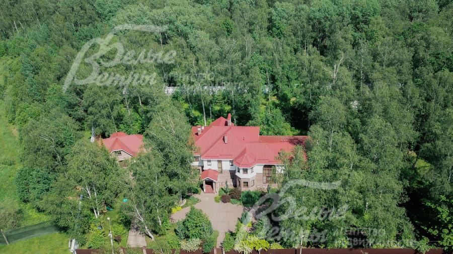 Участок граничит с лесом, есть собственный выход в лес