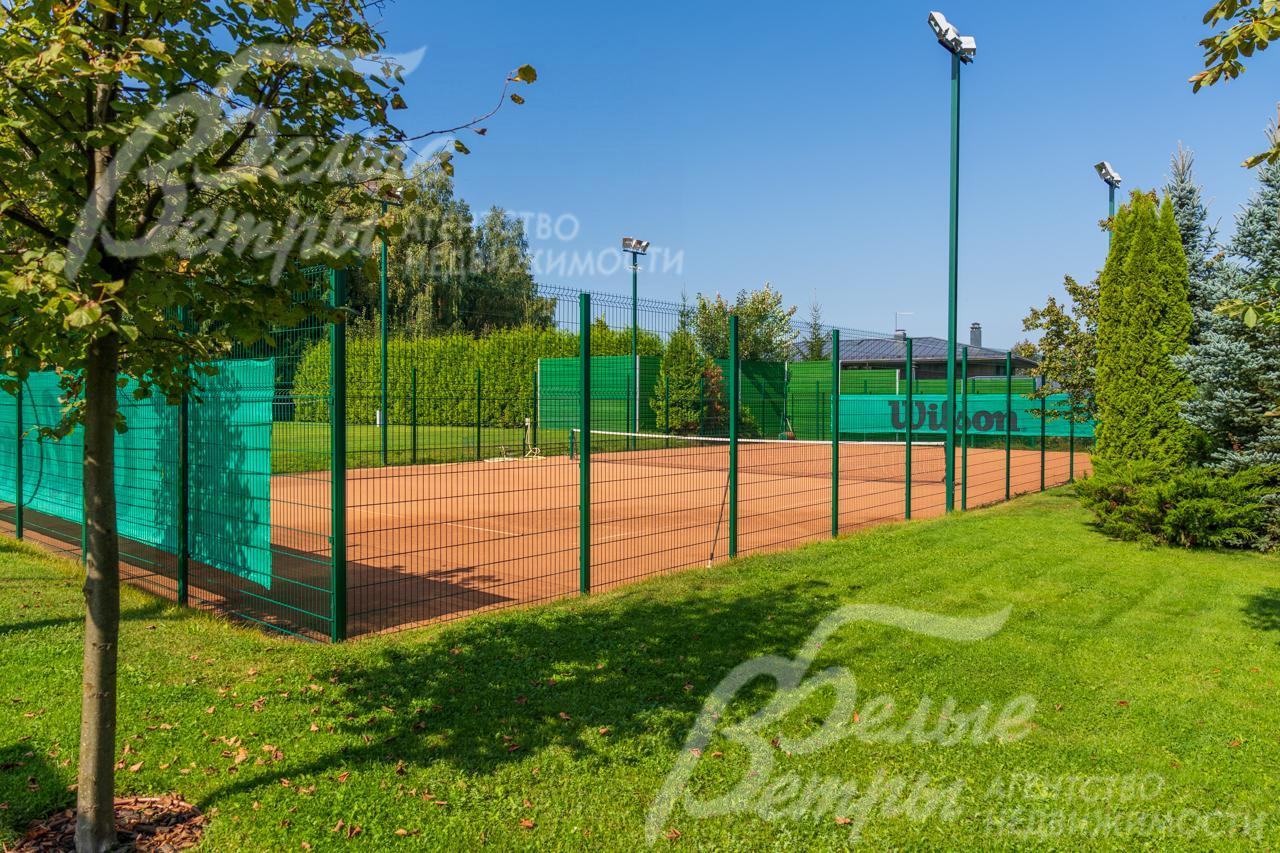 Грунтовый теннисный корт