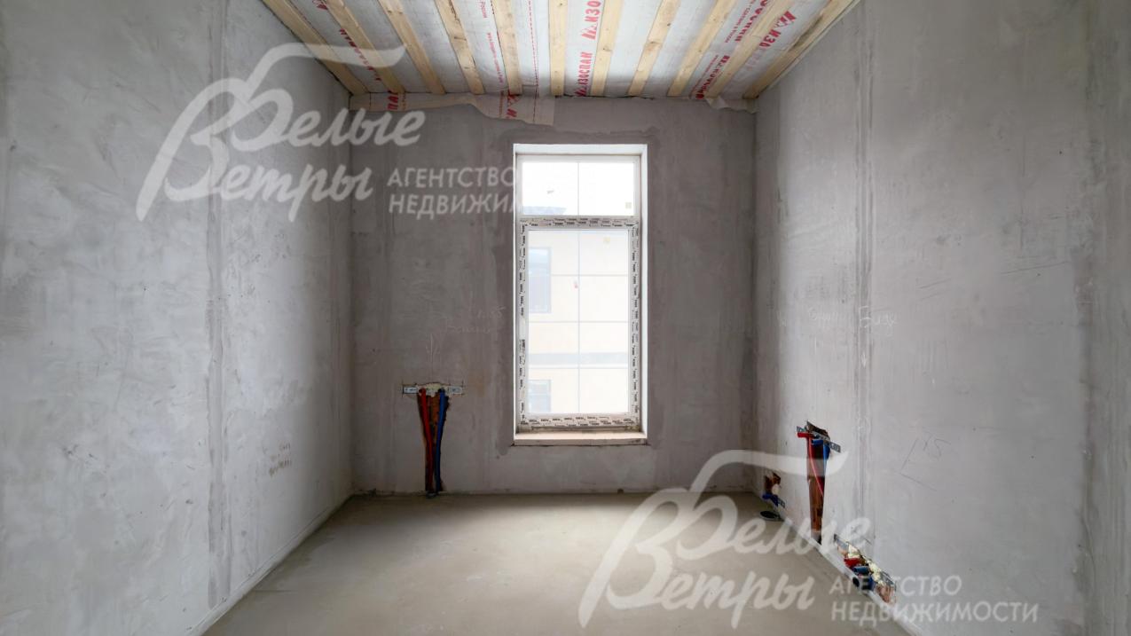 Все коммуникации в доме разведены до точек, подготовлен водяной тёплый пол из шитого полиэтилена Stout