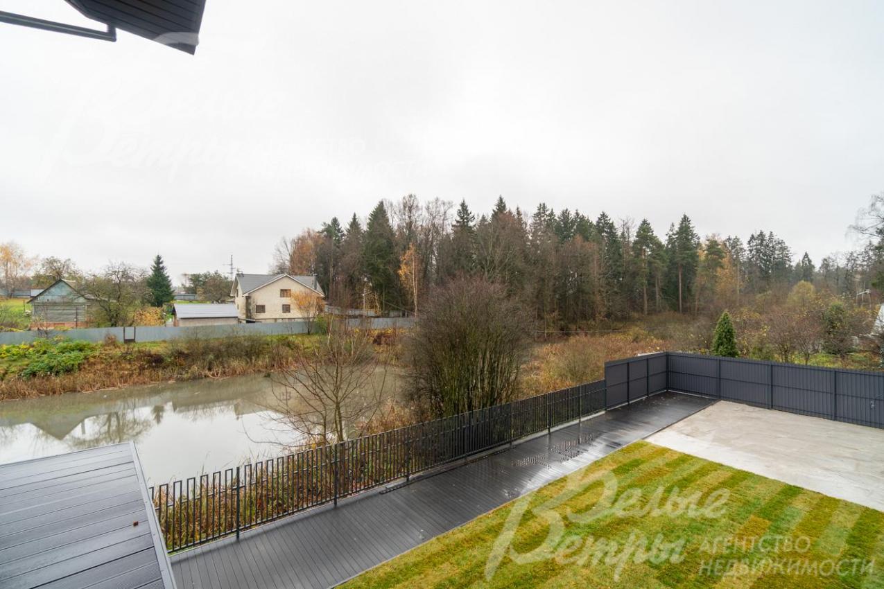 Видовой балкон открывает широкий обзор на окрестности