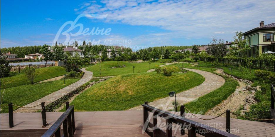 Поселок оснащен прогулочными зонами для терренкура.