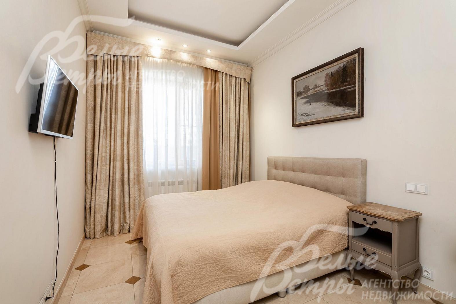 Дом полностью обставлен мебелью в едином стиле