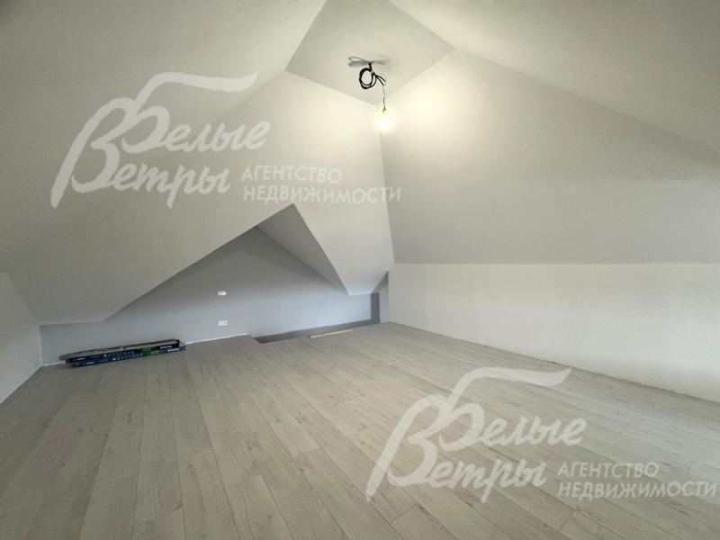 В доме - функциональный мансардный этаж с площадью свободного назначения, где может быть размещена игровая, кинозал, кабинет или спальня