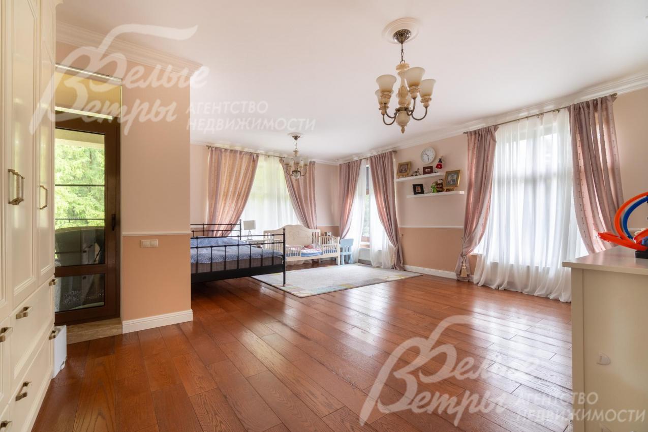 Просторная спальня (детская) 37 кв.м с большой игровой зоной