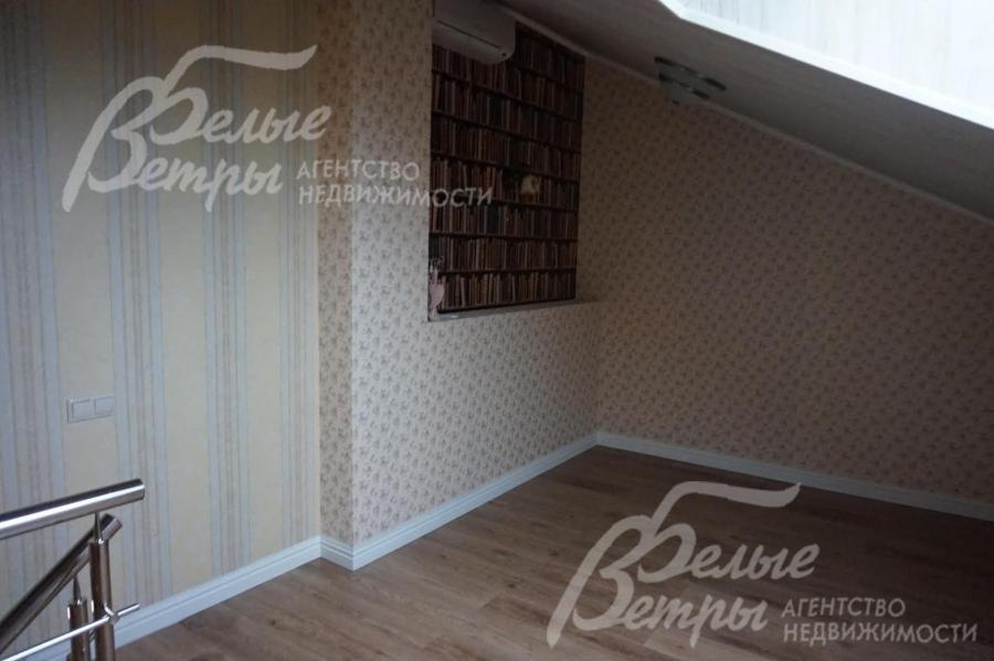 Помещение мансардного этажа можно использовать как библиотеку или детскую спальню