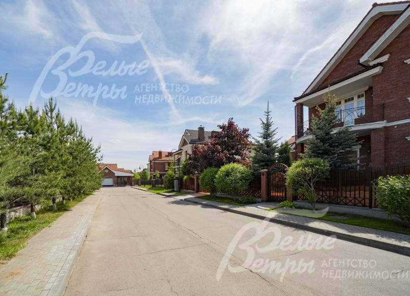 Широкие асфальтовые дороги в поселке праймвиль