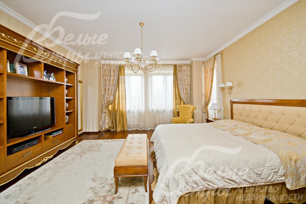 Хозяйская спальня 25 кв.м с гардеробной, санузлом и балконом