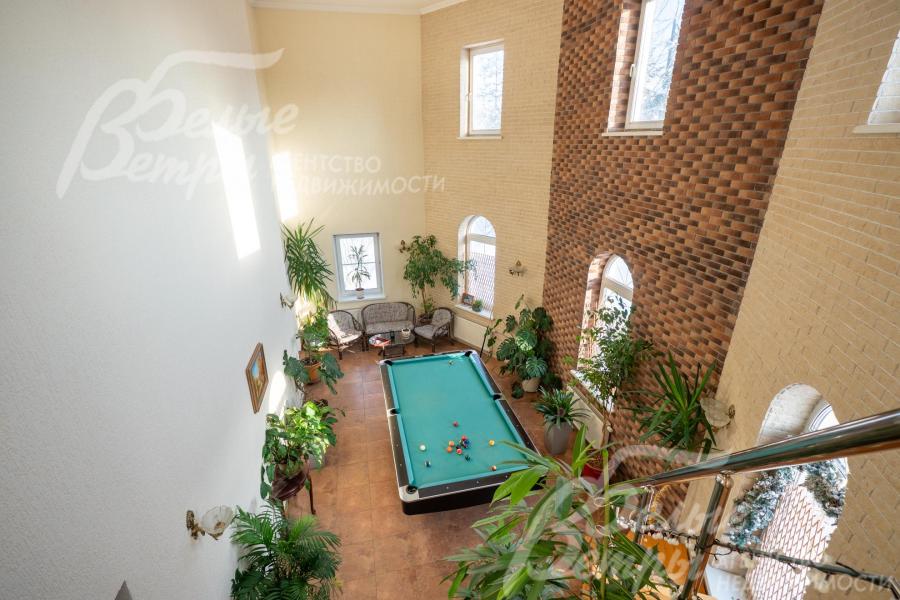 Вид с лестницы и из кабинета на зимний сад со вторым светом