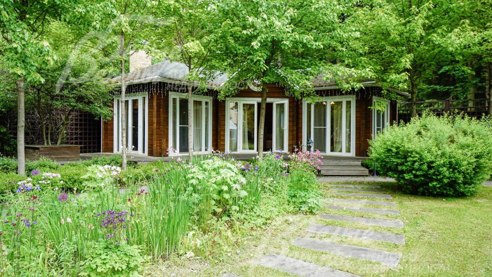 Дом для барбекю из клееного бруса, отапливается электрическим теплым полом