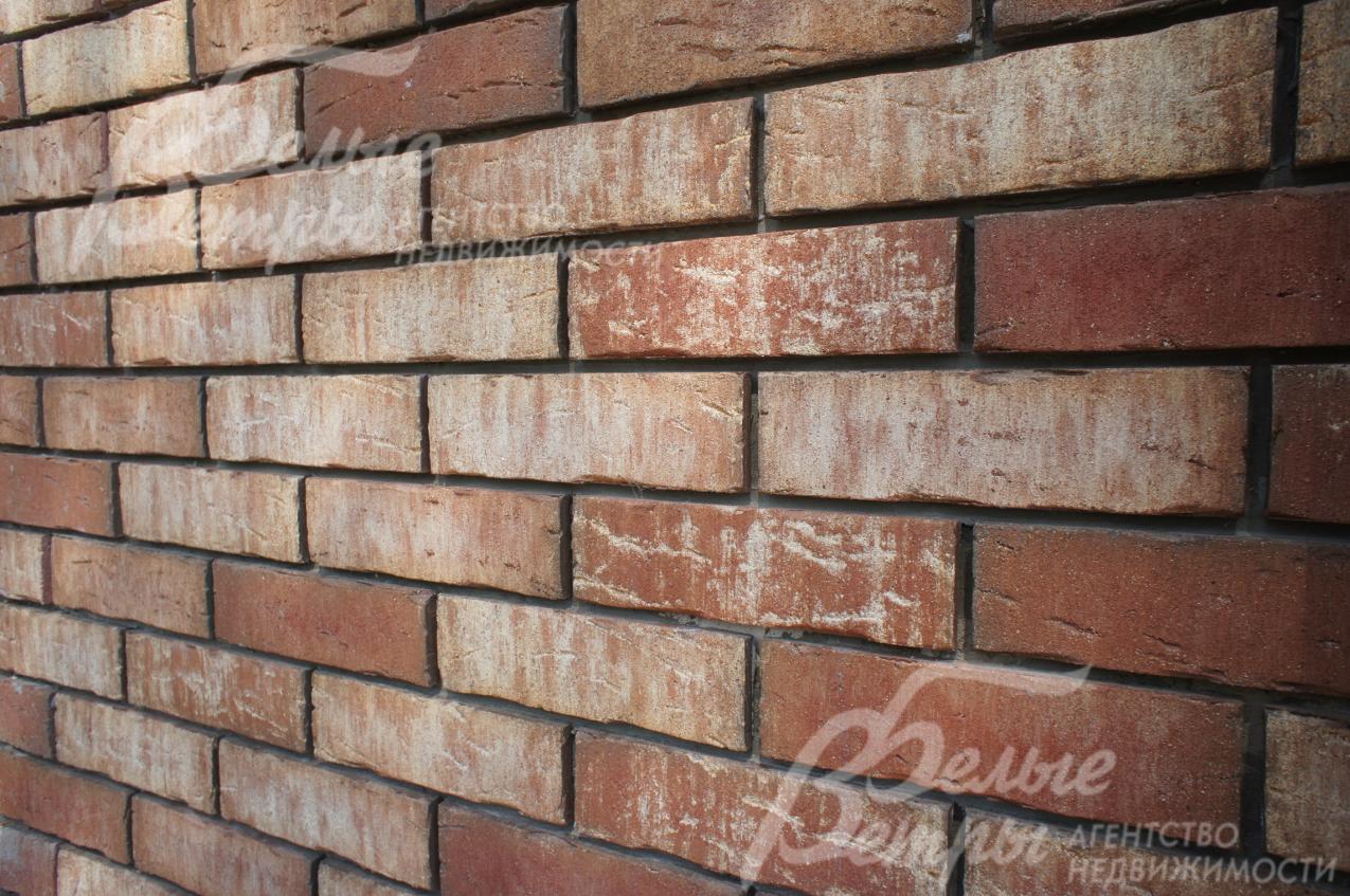 Дом облицован клинкерной плиткой