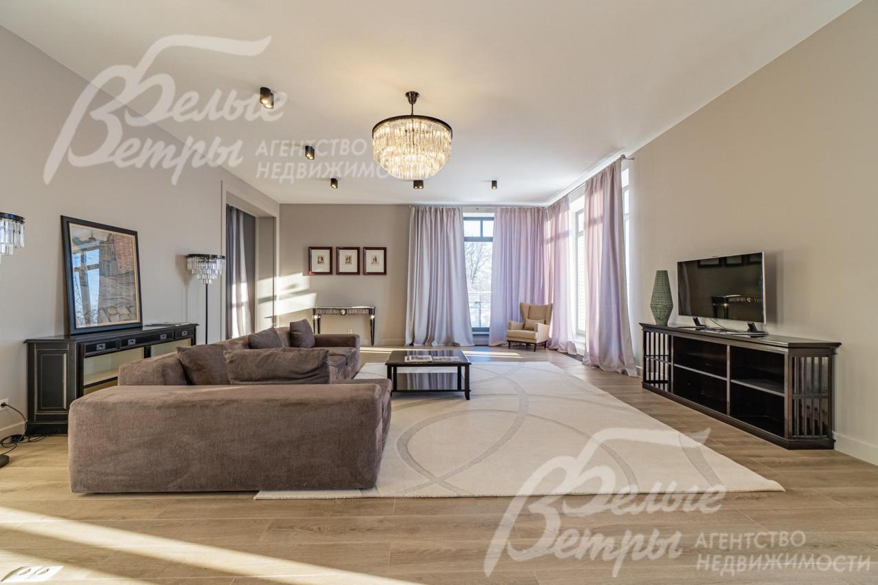 Дом полностью меблирован