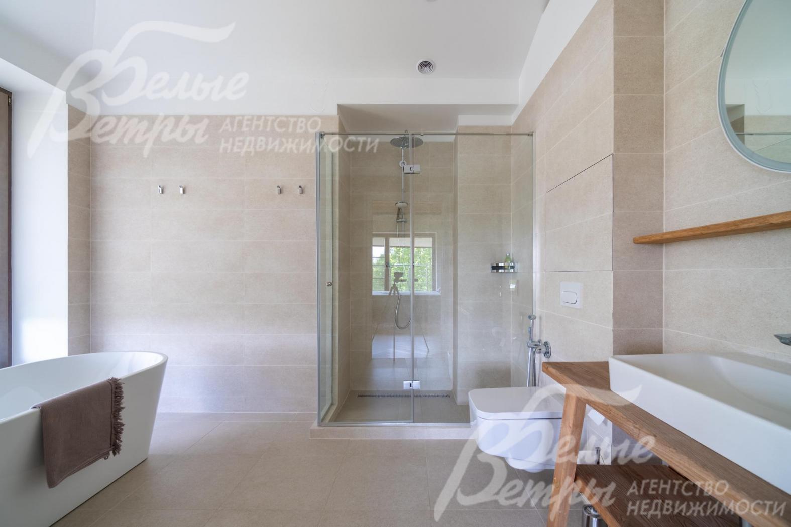 Во всех санузлах установлена сантехника брендов Laufen и Jacob Delafon