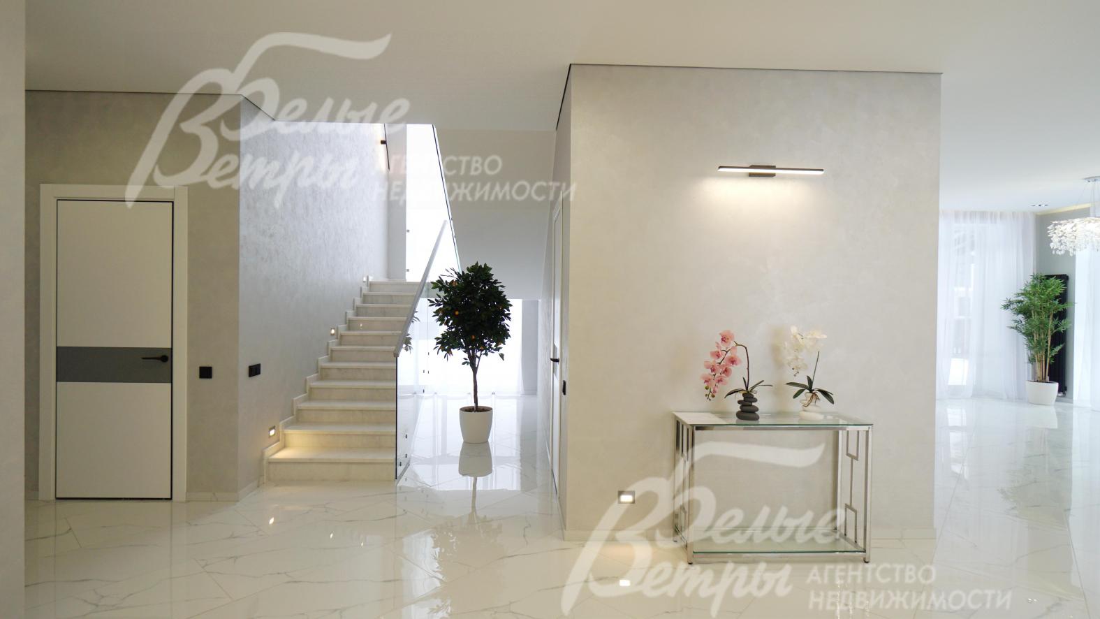 просторный холл