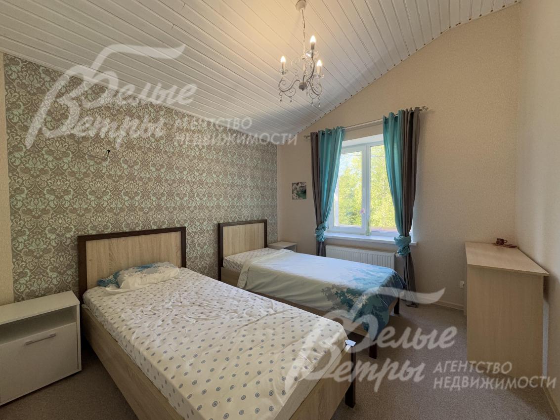 Спальня на втором этаже с рабочим местом