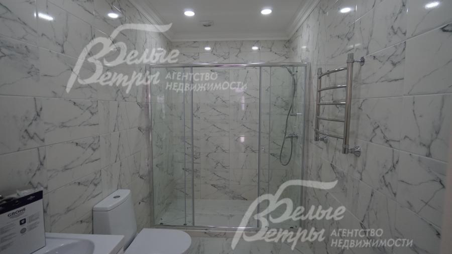 Санузел с душевой в банном комплексе