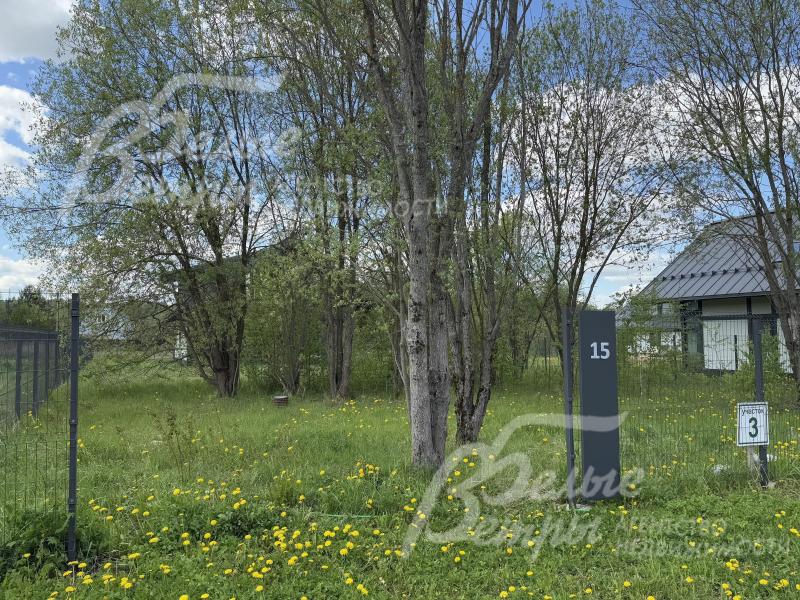 Участок 9 соток с деревьями