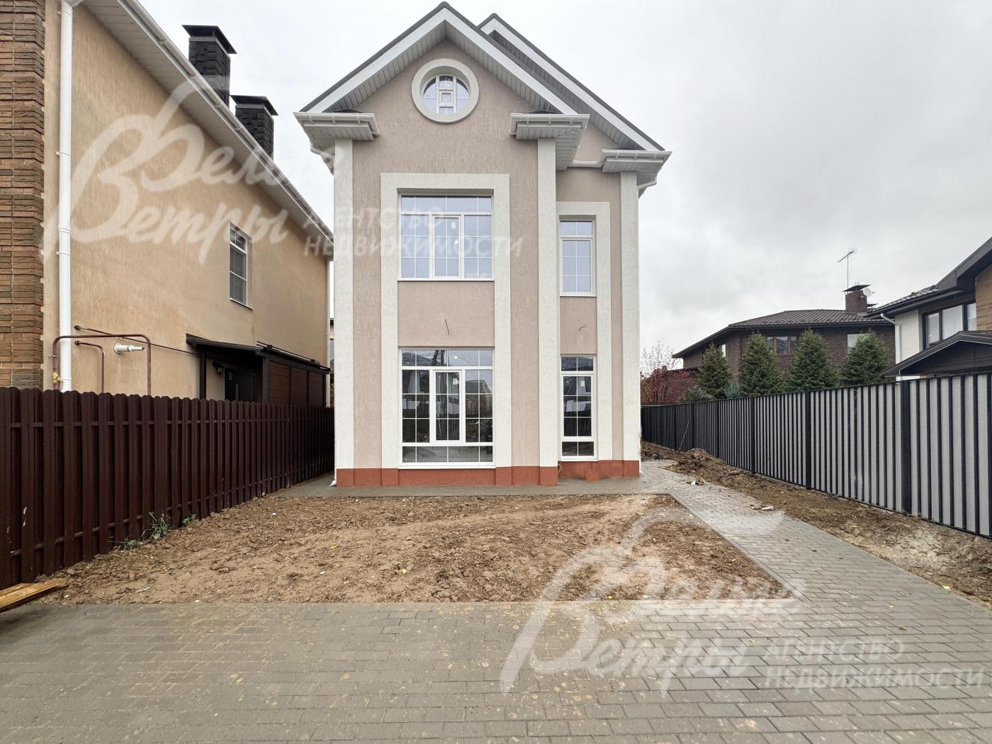 Новый двухэтажный дом с жилой мансардой с отделкой под ключ и центральными коммуникациями по цене квартиры в Москве