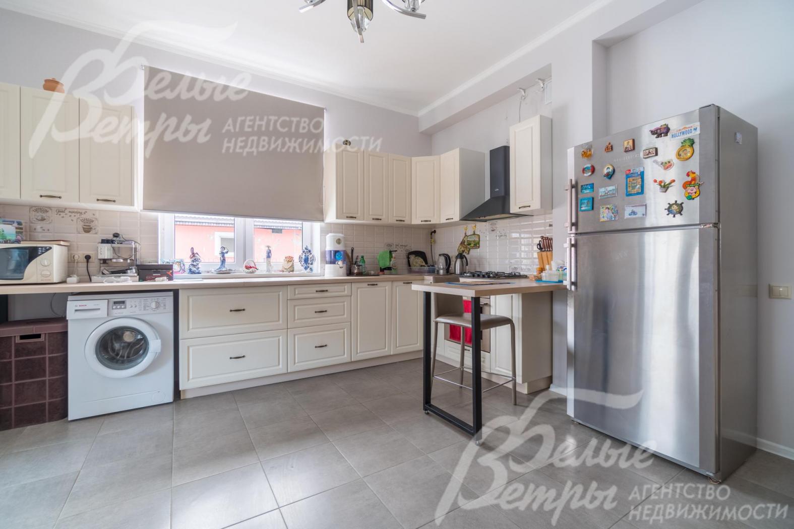 Кухня-столовая в светлых тонах